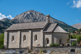 <center>Notre-Dame-de-Valvert.</center>C'est un édifice orienté, construit en moyen appareil de calcaire marneux gris local. La première mention de l'église d'Allos apparaît vers 1300 au diocèse de Senez. Elle a été église paroissiale jusqu'à la Révolution. Jacques Thirion la date du milieu du 13e siècle. Au début du 17e siècle, elle a été endommagée par les guerres. En 1697, à la suite de l'effondrement du clocher au cours de l'invasion savoyarde, l'évêque ordonne la réparation de la voûte du chœur. Les travaux sont confiés au maître-maçon Joseph Classe.