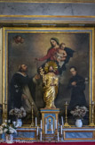 <center>L'église Saint Martin.</center>  Au-dessus de l'autel, tableau de la donation du Rosaire à saint Dominique accompagné de saint Louis de Gonzague, fin XVIIIe.
