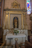 Le retable de Notre-Dame de pitié a été complètement remanié au XVIIIe siècle. Il apparaît aujourd'hui sous une forme beaucoup plus sobre sans ses colonnes. En outre, le fronton porte la colombe du Saint Esprit. Dans la niche statue en carton-pâte de Saint-Pierre. À droite le vitrail représentant saint Pierre.