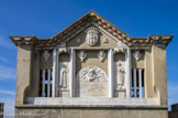 <center>La chapelle Notre Dame de Provence</center>Le carillon. En 1939, on désignait cet édifice sous le nom de Notre Dame de la Paix en confiant ainsi au cloches de la Citadelle, la tâche de protéger Forcalquier. Tous les autres carillons occupent le sommet d'un clocher, d'un beffroi, ou d'une tour. Le nôtre s'ouvre de plain-pied en haut d'une colline, et le public peut y voir le carillonneur en action, deux traits ne se retrouvant nulle part ailleurs.
Son répertoire est également original. Alors que tous les autres carillons jouent un peu de tout, de la musique classique à la variété, celui de Forcalquier se consacre essentiellement à l'interprétation des musiques de Provence et des Pays d'Oc, du Moyen-âge à nos jours.