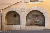 Fontaine du Jallet (fons Galli ou du coq) Doit son nom à la forme de son premier canon. Elevée en 1407, remaniée en 1830.