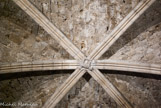 <center>Bayons</center> Voûte sur ogives sexpartite.