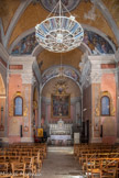 <center>Guillaumes. Église Saint Étienne. </center> La nef est couverte d’une voûte en berceau plein cintre à pénétrations, les quatre chapelles latérales présentent une voûte en berceau plein cintre transversal.