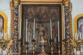 <center>Saint-Sauveur-sur-Tinée </center>  Chapelle des pénitents blancs. La toile principaleest divisée en deux niveaux superposés. En partie basse,  à gauche, saint Louis de France arbore les insignes de la monarchie (couronne, sceptre et manteau fleurdelisé) ainsi que, parfaitement anachronique, le grand collier de l'Ordre de Saint-Michel fondé deux siècles après sa mort. Raphaël archange accompagne le jeune Tobie qu'il protège du mal symbolisé par le dragon à ses pieds. Saint Barthélemy, à droite, présente le coutelas avec lequel il fut supplicié par écorchement ainsi que le livre de saint Matthieu qui lui aurait servi à évangéliser les Indes. Au registre supérieur, posés sur une nuée, Jean-Baptiste et Jacques le Majeur en pèlerin encadrent la sainte Parentèle associant Marie et sa mère Anne dans l'éducation de Jésus enfant.