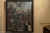 Saint-Sauveur-sur-Tinée <br>La toile représente le mariage mystique de sainte Catherine au doigt de qui l'Enfant Jésus passe une alliance sous le regard de Marie et Joseph. En-dessous figurent les saints patrons du couple de donateurs : Pierre et Sainte Françoise Romaine (abbesse bénédictine, fondatrice du couvent de Monte Oliveto. Canonisée en 1608, elle est invoquée contre la peste et pour les âmes du purgatoire). Entre eux, une représentation, esquissée mais certainement fidèle, du village de Saint-Sauveur surmonte le petit cartouche (un papier collé à la cire sur la toile, dont un angle se serait décollé) où se lit l'inscription dédicatoire en latin : D.O.M. À la sainte et pure Vierge de vie, maître Pierre Puons a dédié et consacré cette œuvre -1648. La toile est tout ce qui subsiste d'un retable certainement plus complet qui ornait l'ancienne chapelle Notre- Dame de Vie, anciennement emportée par une crue du Riou.