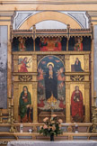 <center>Roure. </center> Le panneau central représente la Vierge emportée par des anges, au-dessus d’un tombeau vide et d’un paysage de montagnes. Au-dessus, la Ste Trinité couronnant la Vierge. De part et d’autre, et de bas en haut, dans quatre panneaux sur fond d’or : à gauche, Ste Anne, à droite, Ste Marie- Madeleine. Au-dessus l’évocation de l’Annonciation (à gauche, l’archange Gabriel, à droite Marie). Registre supérieur : deux saints évêques.