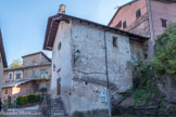 <center>Roure. </center> La mairie, ancienne chapelle des pénitents.
