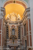 <center>Eglise abbatiale de St Pons</center>Chapelle de la Sainte-Vierge. Retable à colonnes torses supportant un entablement et un fronton à volutes et cartouches.