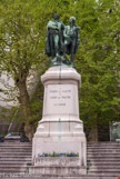 Monument en l'honneur des frères Joseph et Xavier de Maistre. Le premier fut un homme politique et philosophe de la Contre-Révolution ; le second, écrivain, est l'auteur du Voyage autour de ma chambre.