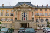<center>Le château des ducs de Savoie.</center>  Il est l'ancienne résidence des comtes et ducs de Savoie. Il abrite aujourd'hui la préfecture et le conseil départemental. C'est un ensemble de bâtiments datant du Moyen Âge au XXe siècle. Il se compose notamment de trois tours construites aux XIVe et XVe siècles, de dépendances médiévales et d'un grand corps de logis des XVIIIe et XIXe siècles édifié à la place des anciens appartements des comtes.