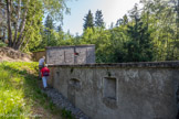 <center>Albertville : Fort du Mont.</center> Chaque segment du mur d’escarpe est protégé par un saillant, permettant ainsi un tir flanquant, c’est-à-dire parallèle au mur.