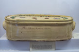 <center>Conflans : Musée d’Art et d’Histoire.</center> Poissonnière. Terre vernissée. Marque : Zaberer.