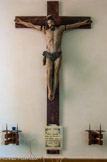 <center>Vassieux.</center>Christ retrouvé dans les décombres de l'église après les bombardements de juillet 1944.