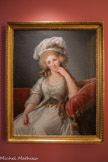 <center>Portrait de Louise Marie Adélaïde de Bourbon (1753-1821), duchesse d’Orléans</center>Louise Elisabeth Vigée Le Brun (1755-1842). 1789.
Huile sur toile.
Marseille, Musée des Beaux-Arts.
Une part du succès des portraits mondains de Vigée Le Brun a certainement résidé dans sa capacité à mettre en valeur ses modèles par une interprétation virtuose des mutations radicales que connaît alors la mode. L’éclectisme des références du portrait de la duchesse fait se côtoyer l’anglomanie et un imaginaire orientalisant. La pose du modèle, appuyé sur un volumineux coussin aux allures de sofa, le tissu rayé de la robe, la coiffure en turban pouvaient être lus comme des échos du langage de la turquerie.