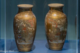 <center>Paire de vases.</center>Baiga.
Japon, Satsuma.
Ere Meiji (1868-1912), circa 1900.
Signature et cachet, dans l’œuvre : « Peint par Baiga » (Baiga hitsu), cachet (?) (traduction d’Akane Nishii). Porcelaine, style Satsuma.
Don Jules Cantini, 1917. Fonds Musée Cantini Marseille, Château Borély - Musée des Arts décoratifs, de la Faïence et de la Mode.