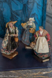 <center>Ensemble de santons vêtus d’indiennes.</center>Italie.
XVIIIe et XIXe siècles.
Terre cuite, bois, pâte de verre, textile.
Fonds du Musée du Vieux-Marseille
Marseille, Musée d’Histoire.