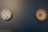 <center></center>Assiette. Chine. Dynastie Qing (1644-1911). XVIIIe siècle Porcelaine, style Imari. Legs Magdeleine Dauphin (collection Jean- Baptiste Dauphin), 1918. Fonds Musée des Beaux-Arts
Marseille, Château Borély - Musée des Arts décoratifs, de la Faïence et de la Mode<br>
Assiette creuse.
Chine, Jiangxi Jingdezhen.
Dynastie Qing (1644-1911), fin XVIIe-XVIIIe siècle.
Marque, sous la base
Porcelaine, émaux de la famille verte, dorure.
Don Trabaud. Fonds Musée des Beaux-Arts Marseille, Château Boréiy - Musée des Arts décoratifs, de la Faïence et de la Mode