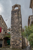 <center>Alba-la-Romaine</center>Au XVIIe s. construction d’un « beffroi » nommé Tour de l’Horloge. En observant les façades nord et ouest de cette construction, nous pouvons cependant noter la présence de vestiges d’une construction antérieure, à arcades ; peut-être l’ancienne halle. Sur la face ouest, l’arc conservé à un rayon de 1,66 mètres. Restitué, il devait présenter une ouverture de plus de 3 mètres.