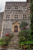 <center>Le château</center>L'avant-corps et la porte d'entrée.