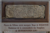 <center>Richerenches. </center> Eglise Saint Denis. Pierre du XIIe siècle marqué Hugo De Bolboton, fondateur de la commanderie des Templiers de Richerenches (1136).