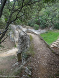 <center>Aqueduc d'Uzès à Nîmes. </center>Vestiges d'un pont.