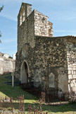 <center>Chapelle Notre-Dame-des-Anges.</center> La chapelle a été bâtie au XIIIe siècle, de style gothique provençal, et reprise au XVIIe siècle. Elle souffre des guerres de religion puisqu'elle est gravement endommagée en 1567 et n'est de nouveau propre à accueillir un culte qu'en 1596.