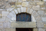 <center>La Chapelle St Sauveur de Truel</center> La clef de voûte de l'arc du portail ouest est gravée en bas-relief d'un personnage qui pourrait être le Christ. Un peu plus bas, à sa droite, un aigle apparaît sur un claveau et, à gauche, c'est un palmipède qui lisse ses plumes avec son bec (sur un autre document, il était écrit que le personnage était Atlas portant le monde, entouré de deux phénix ou de deux pélicans).