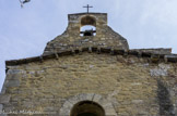 <center>La Chapelle St Sauveur de Truel</center> Tout autour de l'édifice court une corniche faite de larges dalles plates; elles reposent sur des modillons simplement épannelés à la nef, mais se déroulant en copeaux à l'abside, au toit en appentis de la travée de chœur ainsi qu'au pignon de la façade. Là, le modillon le plus haut a été sculpté d'une tête de bélier.