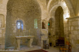 <center>La Chapelle St Sauveur de Truel</center> Parmi les églises de l'enclave de Tavel dépendant du monastère, celle dont le plan se rapproche le plus de Saint-André est l'église de Saint-Sauveur du Truel. Le maître d'œuvre a adopté, là aussi, le plan en croix latine avec transept peu saillant et absidioles empâtées.