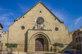 <center>Roquemaure.</center> La  collégiale. Elle est dédiée à St Jean Baptiste et St Jean l'Evangéliste, saints patrons des vignerons et des tonneliers dans la Côte du Rhône. En avril 1345, elle est élevée au rang de collégiale par un bref du Pape Clément VI. 
La façade de l’édifice résume parfaitement la fonction de l’édifice. Elle s’inscrit dans un triangle équilatéral parfait de 36 coudées     (1 coudée = 54 cm)     de côté ce qui n’est pas un hasard. Le triangle est le symbole de la Sainte Trinité, donc de Dieu. Quand au nombre 36, la somme du 3 et du 6 est de 9 c'est-à-dire 3 au carré (3x3) ou encore (3+3+3) encore la Trinité.
 La base du triangle équilatéral mesure également 36 coudées de coté or la somme des 36 premiers nombres (1+2+3+4+….35 +36 = 666 le nombre du démon. Nous avons une représentation symbolique de Dieu terrassant le démon. Sur le fronton, une Crucifixion, avec la vierge et Saint Jean au pied de la croix.