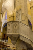 <center>Roquemaure.</center> Chaire en marbre de Carrare de 1850.