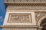 <center>Arc de Triomphe. </center> Face Sud. La bataille d'Aboukir le 25 juillet 1799, par Seurre aîné. La scène représente Napoléon Bonaparte faisant prisonnier le pacha Mustapha Kinceï à Aboukir en 1798, pendant sa campagne d’Égypte. Dans la frise, Chénier, Moitte, Roland, Me Roland, Penthièvre, Marceau, Hoche, Soult, Carnot, Cambronne, Joubert, La Tour d'Auvergne, Championnet, Jourdan, Beurnonville, La Fayette, Sieyes, Duc d'Orléans, Bailly, Duc de Bourbon.