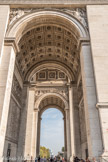 <center>Arc de Triomphe. </center> Face Est. Dans les écoinçons, figure allégorique représentant la Cavalerie, par Achille-Joseph-Étienne Valois. Au deuxième plan, Figure allégorique représentant la Marine, par Charles Émile Seurre.