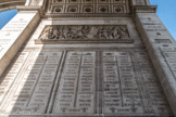 <center>Arc de Triomphe. </center> Sur les faces intérieures des petites arcades sont gravés les noms des personnalités de la Révolution et de l'Empire. Les noms de ceux qui sont morts au combat sont soulignés. Quatre bas-reliefs se situent au-dessus des noms des personnalités de la Révolution et de l'Empire. Ils portent le nom de batailles célèbres de la Révolution et de l'Empire. Sur les piliers sont gravés les noms de 32 (4+4 sur chacun des quatre piliers) batailles de la Révolution et de l'Empire. Elles se positionnent de part et d'autre des tableaux des personnalités.Pilier Nord. Armées du Nord des Ardennes, de la Moselle, du Rhin, de Sambre et Meuse, de Rhin et Moselle, de Hollande, de Hanobre..