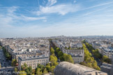 <center>Arc de Triomphe. </center> Avenue Hoche  et avenue de Friedland. Au fond, le Sacré-Coeur, à droite le clocher de l’église Saint-Augustin.