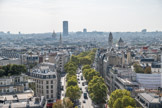 <center>Arc de Triomphe. </center> Entre le dôme des Invalides et la tour Montparnasse, le clocher de la cathédrale américaine. Ne pas confondre avec l'église américaine, dont on aperçoit le clocher vert à gauche des Invalides. A droite, l’église Saint-Pierre-de-Chaillot, derrière l'Église orthodoxe grecque et les bulbes de l'église Russe.