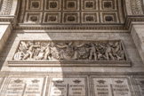 <center>Arc de Triomphe. </center> Attributs des victoires de l'Ouest, par Jean-Joseph Espercieux. La scène indique les batailles de Jemmapes et de Fleurus.