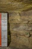 <center>Les Catacombes de Paris. </center> Banc de Laine : calcaire ferme parfois dur (cliquart). Grignard : calcaire coquillier grossier. Banc de Souchet : calcaire ferme sous cavé pour être extrait. Banc d'appareil : calcaire ferme propre à tailler des pierres d'appareil. Haut Banc : calcaire ferme particulièrement épais.