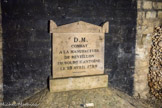 <center>Les Catacombes de Paris. </center> Ces galeries  contiennent les restes des victimes des combats des Tuileries et de la Révolution