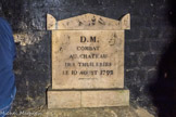 <center>Les Catacombes de Paris. </center> Ces galeries  contiennent les restes des victimes des combats des Tuileries et de la Révolution