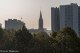 <center>Belleville. </center>Parc de Belleville. Clocher de Notre-Dame-de-la-Croix.