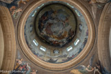 <center>L'église Saint-Joseph des Carmes</center>L'église est coiffée du premier dôme sur tambour de Paris, avant la Sorbonne, après le simple dôme sur murs de la chapelle des Louanges de l'ancien couvent des Grands Augustins.
La coupole est ornée d'une peinture en trompe-l'œil représentant Élie élevé au ciel sur un char de feu, exécutée vers 1644 par le peintre liégeois Walthère Damery, important représentant de l'École liégeoise de peinture du XVIIe siècle, aidé par Bertholet Flémal, qui travailla dans l'atelier de Pierre-Paul Rubens. Cette peinture est la première exécutée sur une coupole à Paris au XVIIe siècle. En bas, sur le tambour, Élisée, disciple d’Élie, recueille le manteau blanc de l’ordre des Carmes,