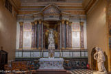 <center>L'église Saint-Joseph des Carmes</center>Au croisillon gauche, la chapelle de la Vierge,
se trouvent : 
•	une statue en albâtre de saint François de Paule par Gilles Guérin. Saint François de Paule est le fondateur de l'ordre des Minimes
•	autel réalisé sur les dessins du Bernin, avec une Vierge à l'Enfant par son élève le plus proche Antonio Raggi. On y retrouve les éléments classiques du décor à l’italienne : colonnettes, corniche à rinceaux et profusion de frises.