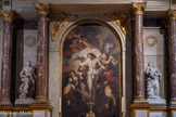 <center>L'église Saint-Joseph des Carmes</center>A gauche, saint Pierre dont la contrition est toute intérieure. Elle se voit à son visage tendu et à ses mains dont les doigts sont croisés, des mains que l'on devine crispées par le remords. Le coq du reniement l'accompagne. A droite, Marie-Madeleine affiche une attitude opposée. La contrition de la sainte s'habille d'un profond chagrin qui ne peut s'épancher que dans un tissu. Elle pleure sur ses péchés et sur le Christ qu'elle a perdu. Marie-Madeleine tient dans la main la traditionnelle boîte à parfums.
