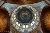 <center>La cathédrale Saint-Alexandre-Nevsky</center>La coupole est décorée d'une fresque représentant le Christ entouré de séraphins. Sur le tambour, la frise des prophètes.