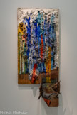 <center>Niki de Saint Phalle</center>Tir réalisé à l'occasion de l'exposition « Feu à volonté » à la Galerie J, Paris (30 juin-12 juillet 1961)
Objets divers, plâtre, peinture et métal sur panneau Centre Pompidou, Musée national d'art moderne, Paris Achat, 2004