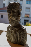 <center>La Roumaine</center>1927
Bronze, fonte Rudier, 1930
Legs Rhodia Dufet Bourdelle, 2002. <br> 
Exposé en 1931 au musée de l’Orangerie, lors de la grande rétrospective de l’œuvre de Bourdelle, ce buste est caractéristique de la volonté de synthèse de l’artiste, à la fin des années 1920.
La beauté altière de Fanny Moscovici, l’une des élèves de la Grande Chaumière, se résume à la pureté radicale d’un profil archaïque — nez droit, yeux en amande soulignés par le dessin en arcade de l’orbite.