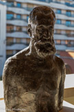 <center>Anatole France</center>Torse nu 1919
Bronze, fonte Rudier
Legs Rhodia Dufet Bourdelle, 2002. <br> 
Pour célébrer l’écrivain (1844-1924), avec lequel il avait noué des relations d’estime et d’amitié, Bourdelle reprend la tradition du buste classique et de la nudité héroïque. S’inspirant des effigies des philosophes gréco-romains, le sculpteur dépouille, au sens propre, son modèle de tout détail pour construire une figure de la Pensée.
