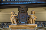 <center>Grand escalier. </center>Ecusson dde la ville de Paris.