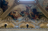 <center>Grand escalier. </center> Minerve combattant la force brutale devant l’Olympe réuni.